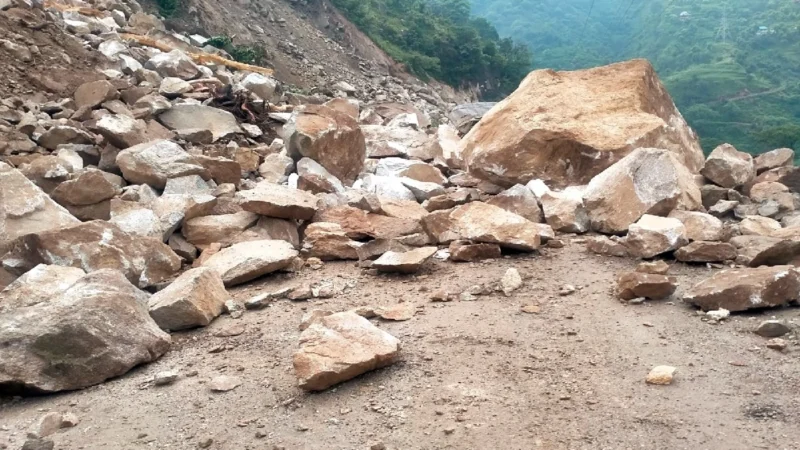 उत्तराखंड के रुद्रप्रयाग में हुआ भूस्खलन