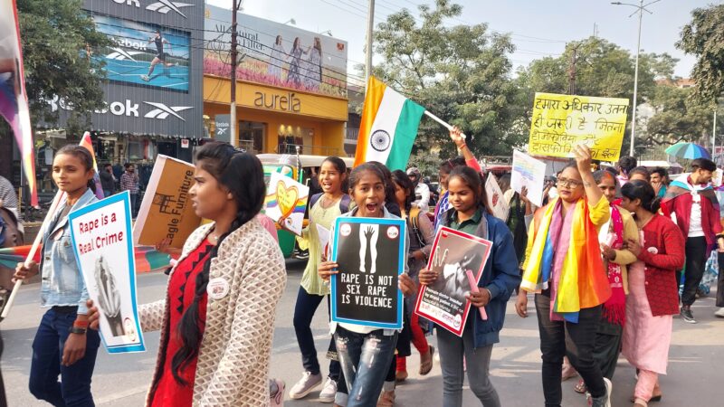 अपने अधिकारों की मांग के लिए LGBTQ+ ने निकाला क्वीयर प्राइड मार्च